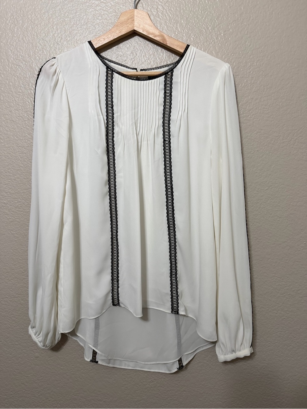 White House Black Market White/Black Chiffon Lace Trim Round Neck Blouse 6